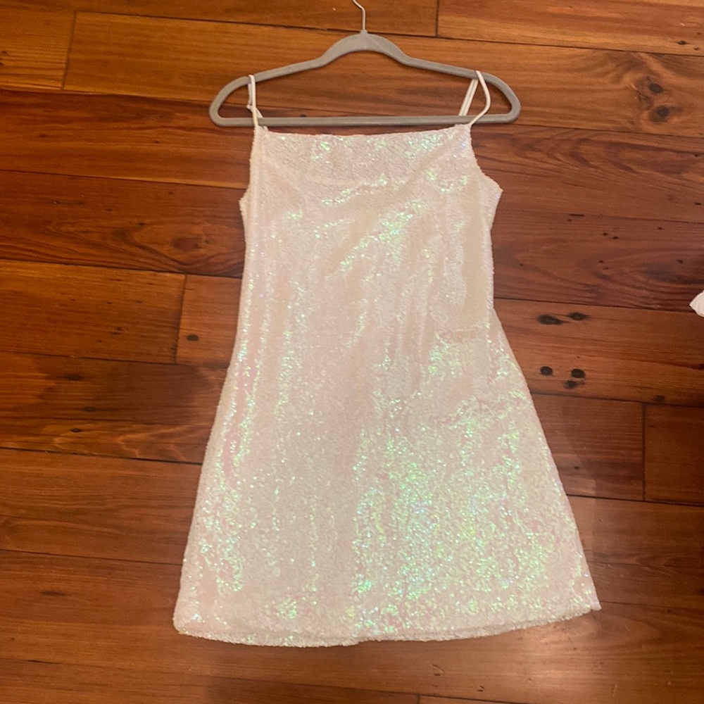 womens dress size small. Brand is Hemline worn one time